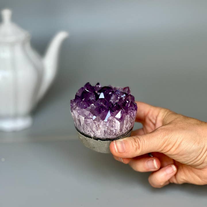 Deep Purple Project – wholesale Ornament – Amethyst Crystal Cupcake – Giftable Stone1
