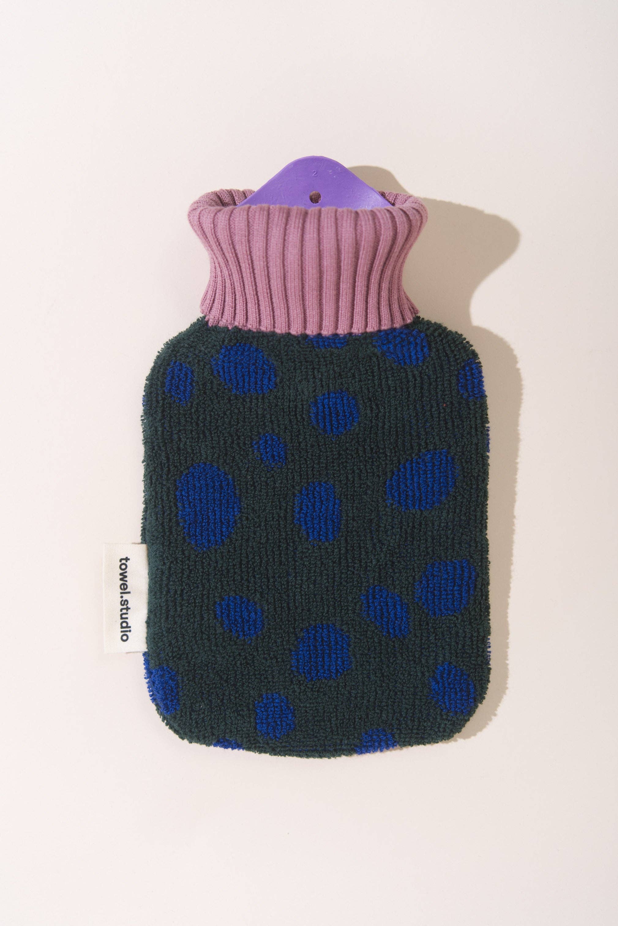 towel.studio - Wholesale Hot/Cold Compress - Pebbles Hot Water Bottle | Grapevine | Small (0.8 Liter)1