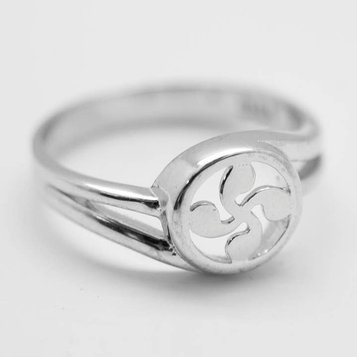 Anello Lauburu Croce Basca Argento Rodio 925 per la vendita all'ingrosso da parte di TALISMAN JEWELLERY (D&Fidanverdi, S.L.)