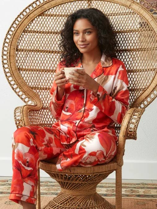 SET PIGIAMA A VESTIBILITÀ COMODA ROSES TRAJI per la vendita all'ingrosso da parte di Tolani