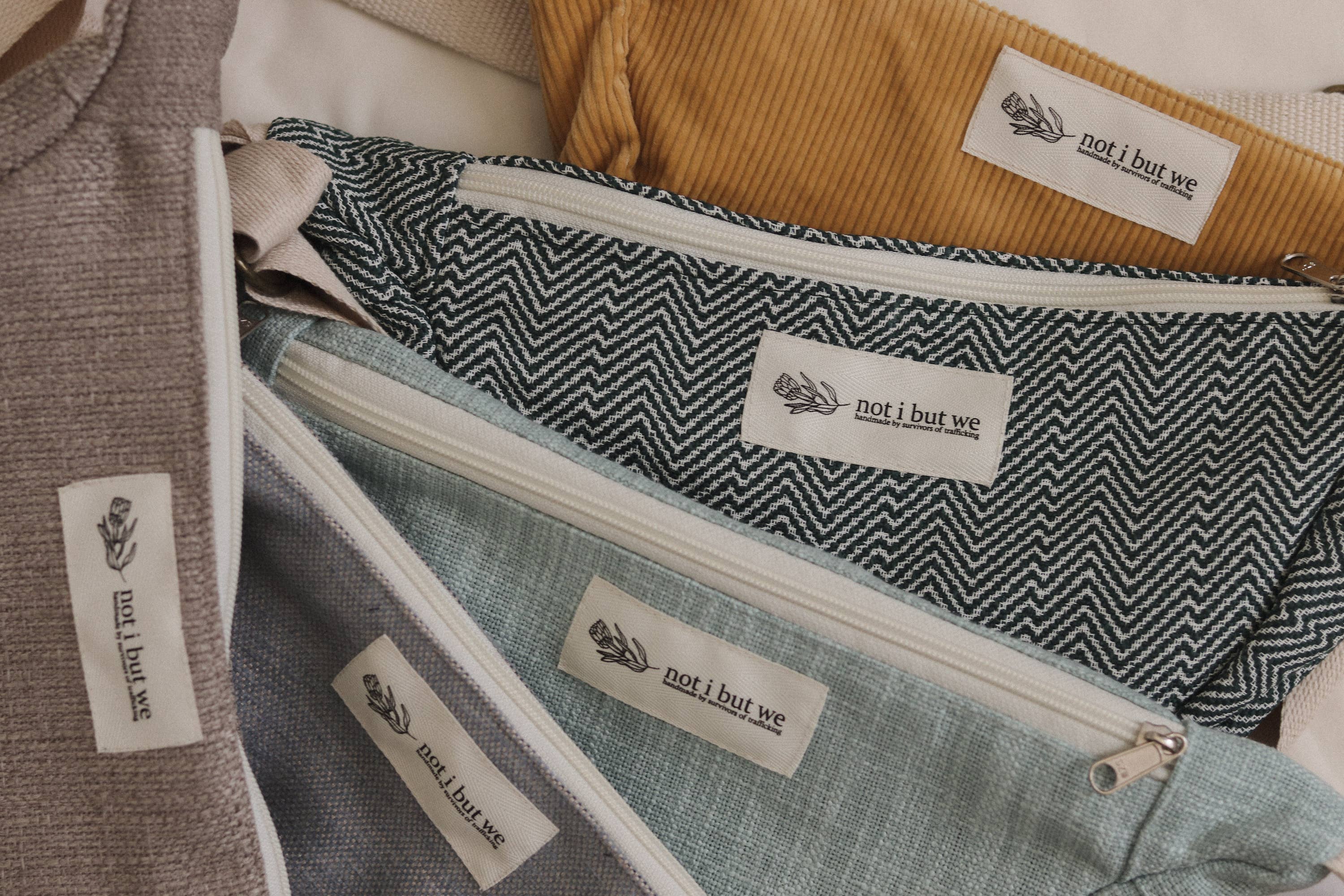 Not I But We - Vente Sac ceinture – unisexe - Sacs bandoulière recyclés | Fabriqués de manière éthique par des survivants1