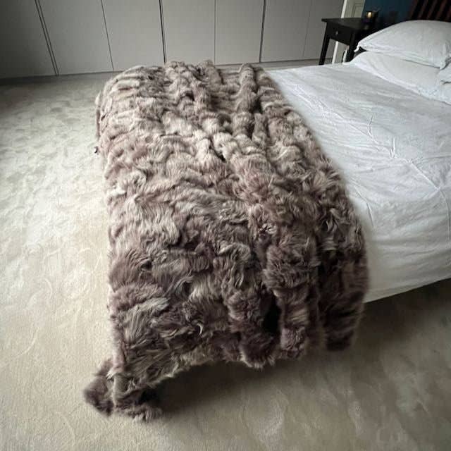 Wildash London - Wholesale Throw blanket - Tuscan Shearling Throw | Fur Blanket | Sheepskin Rug | Rich Mink1