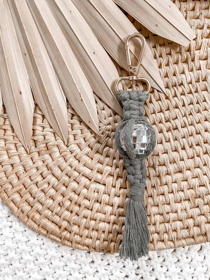 Pure Bliss Home Decor - Vente Porte-clés – femme - Porte-clés Disco en macramé | Porte-clés Boho | Cadeaux Disco Ball1