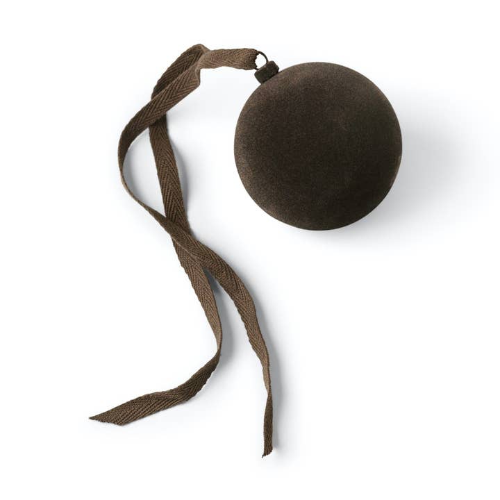 Velvety tone, small chocolate for wholesale by Nordstjerne