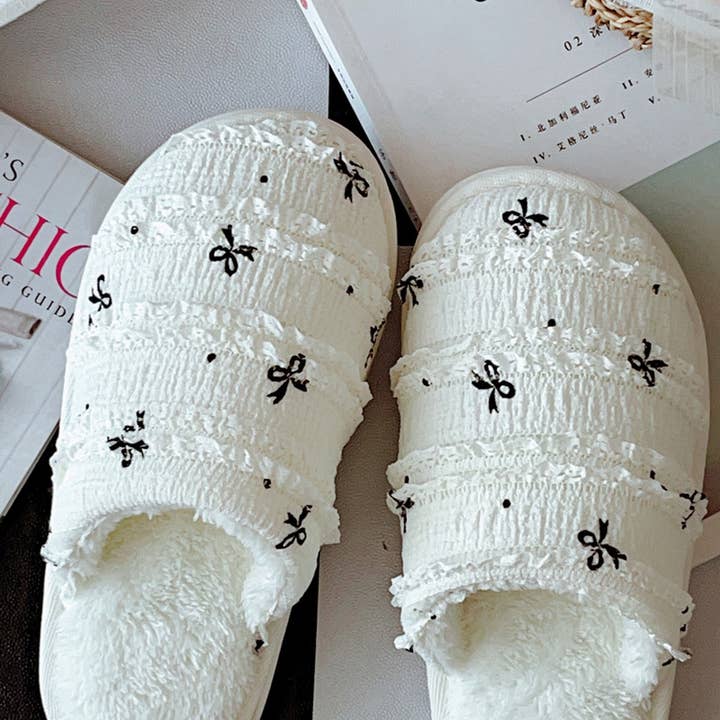 White NEW STYLE HOME WARM PLUSH NON-SLIP COTTON SLIPPERS_CWMM2952 for wholesale on Faire2