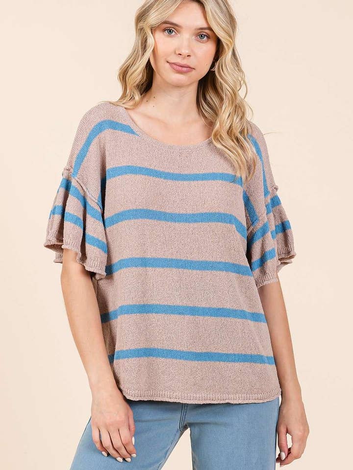 GESTREIFTES, KURZÄRMLIGES STRICKOBERTEIL MIT RÜSCHEN für den Großhandel von mittoshop