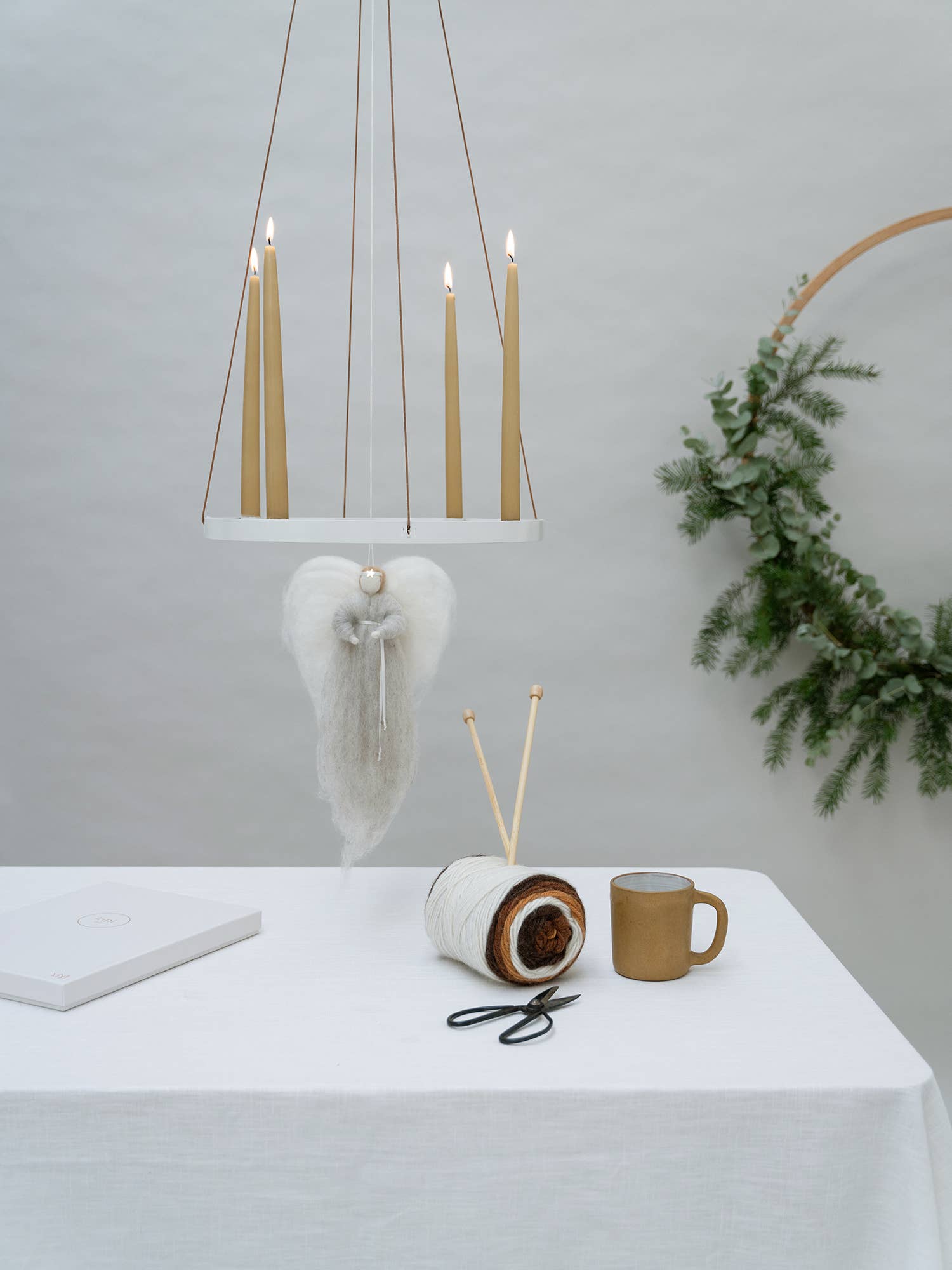 Jurianne Matter - Vente Figurine décorative - Ange en laine IRINI - teinte neutre1