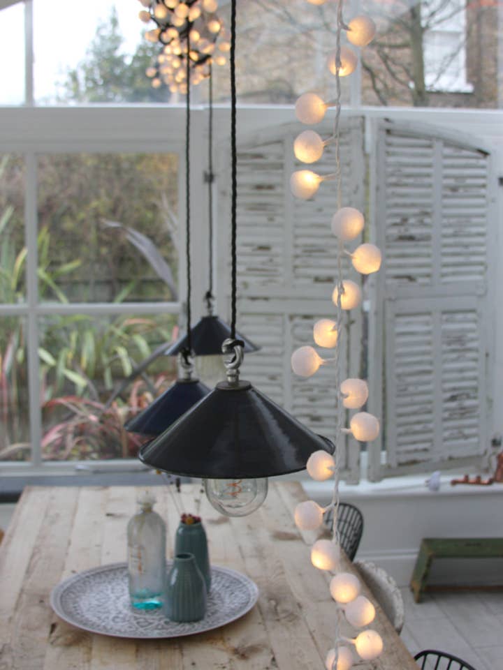 Pom Pom Lichterkette — lustiges innovatives für den Großhandel von Lumina Of London CA