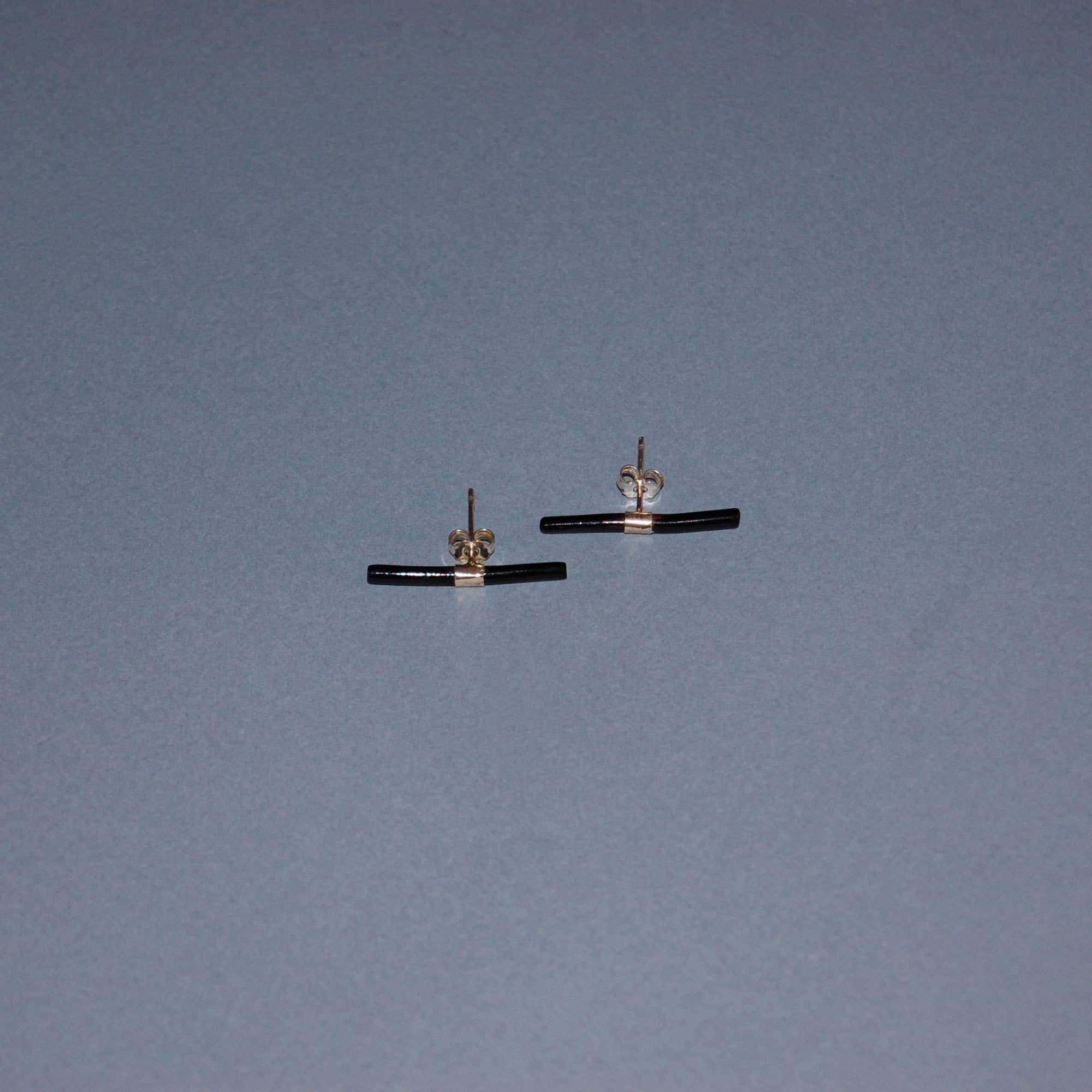 Kreitto jewels – wholesale Stud/post earrings – Black coral stud earrings7