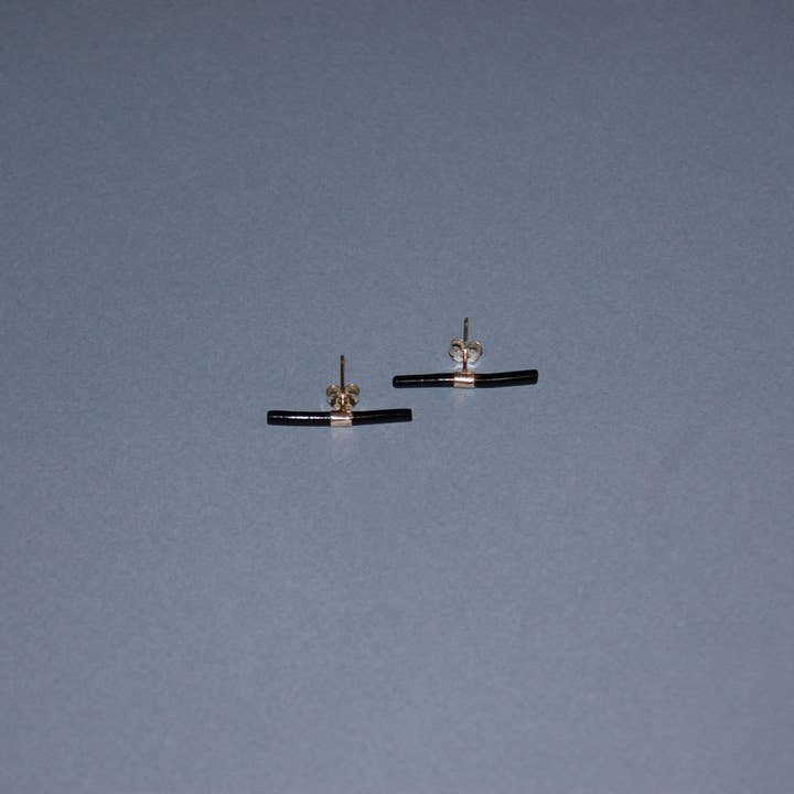 Kreitto jewels – wholesale Stud/post earrings – Black coral stud earrings7