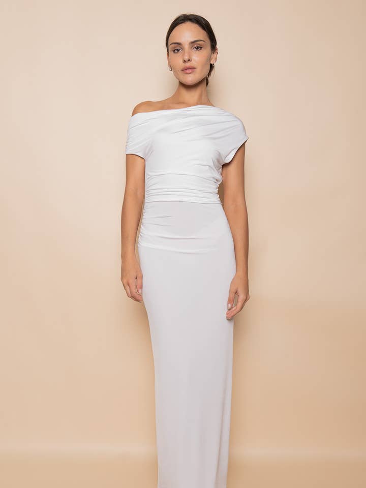 VESTIDO MAXI ASIMÉTRICO CON HOMBRO DESCUBIERTO Y FRUNCIDO - DD9916FO para venta al por mayor de Fore Collection