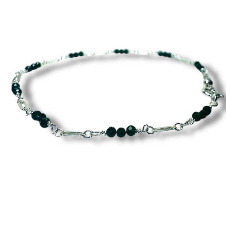 Bracelet en pierre précieuse Goldstone verte délicate pour la vente par Janine’s Jewelry Design