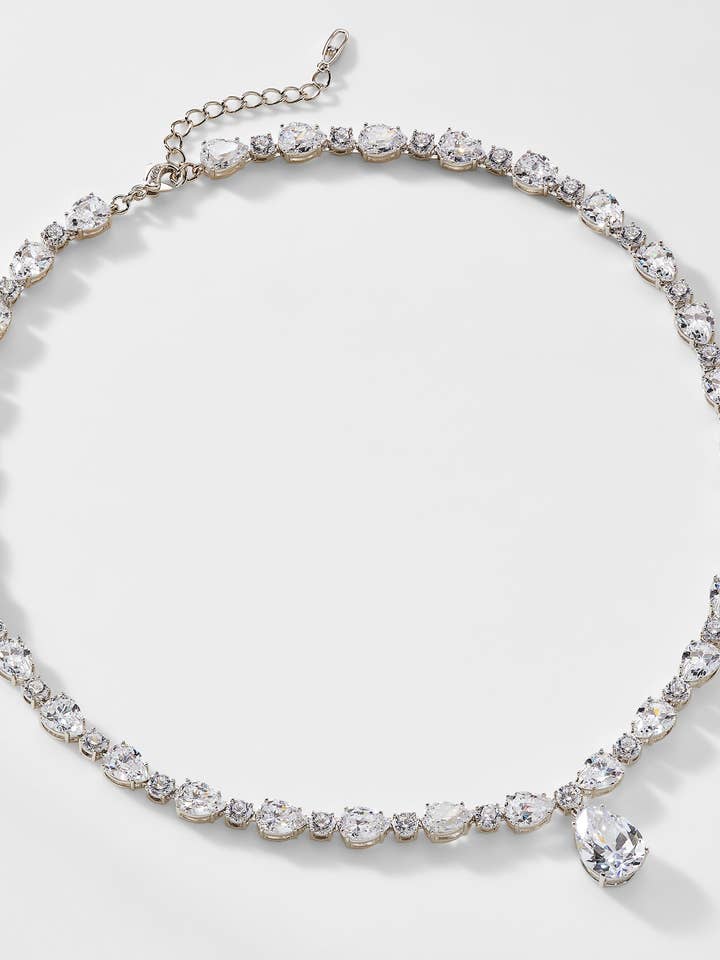 COLLIER EN FORME DE POIRE EN CZ pour la vente par NADRI