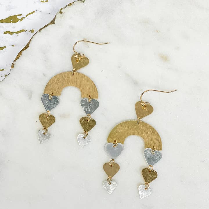 Prep Obsessed Wholesale – wholesale Hängande örhängen – Rainbow hjärta skimrande Dingla Örhängen1