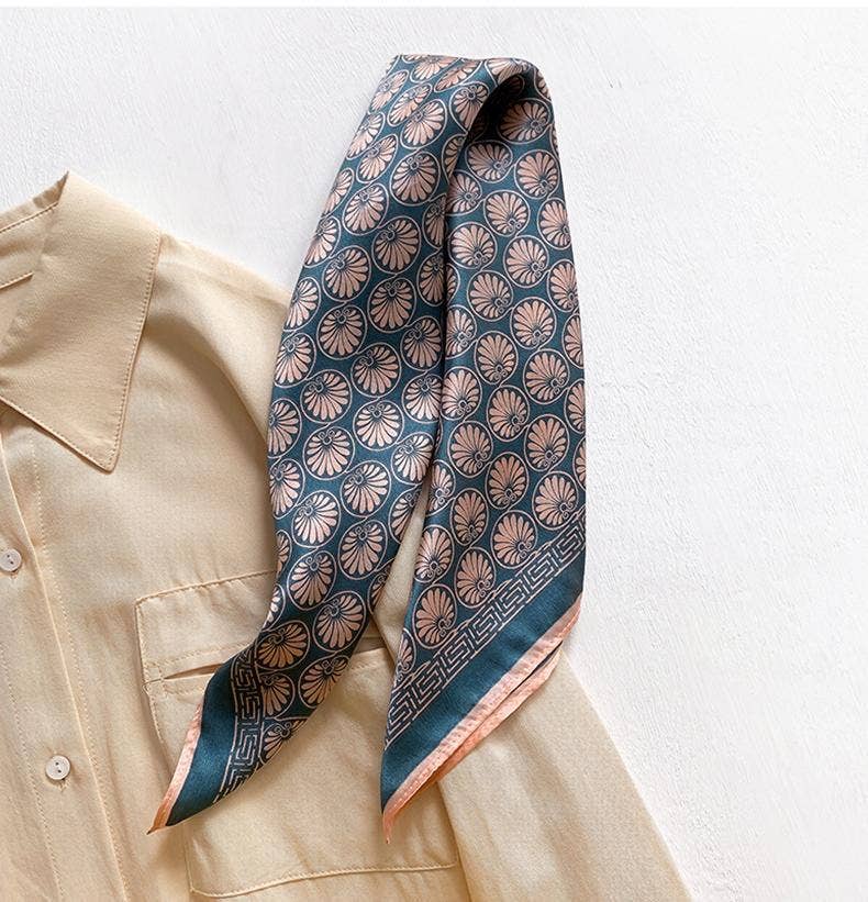 SueSilkHK – wholesale Halsduk - Dam – Navy blå bohemisk silkesscarf i 100 % mullbärssilke med blommönster – hår-, hals- och bandanasjäl, accessoar till väska, present till henne2