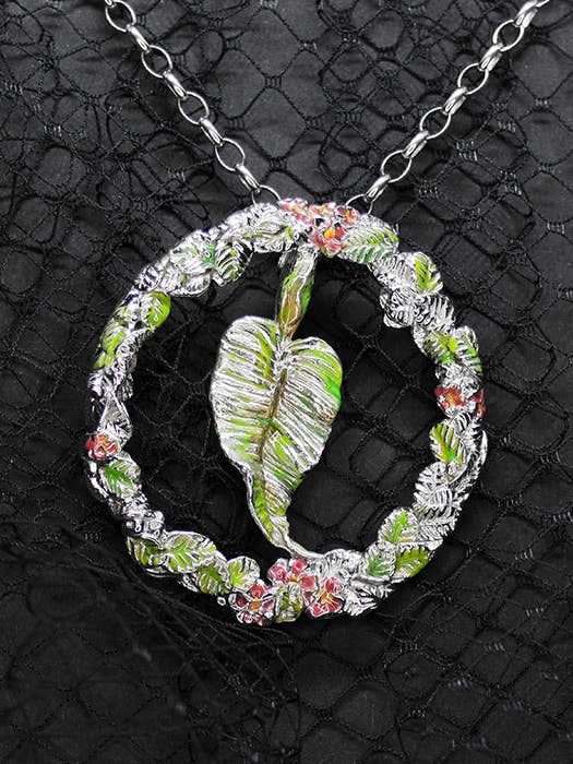 PENDENTE CORONA CON FOGLIA PED 108 per la vendita all'ingrosso da parte di Oggidonna