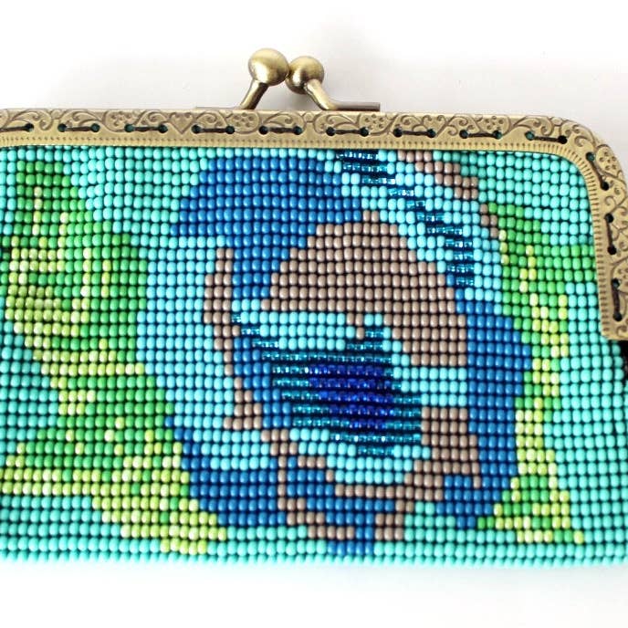 Bolsa Flor com Friscas com Armação Metálica e Fecho AZUL CLARO por atacado de La Casa Cotzal S.A.