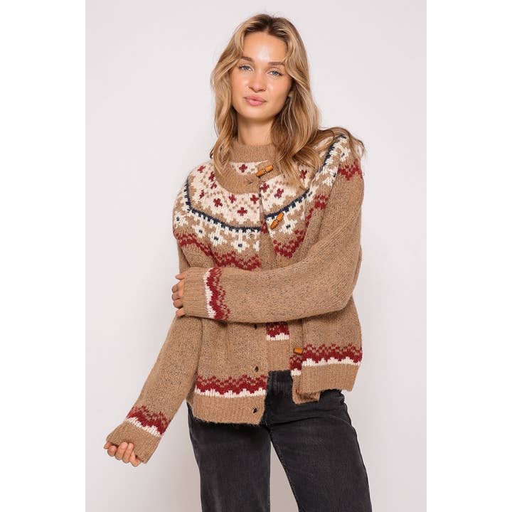 le cardigan est une pièce confortable et élégante, parfaite pour les températures froides pour la vente par Apolline