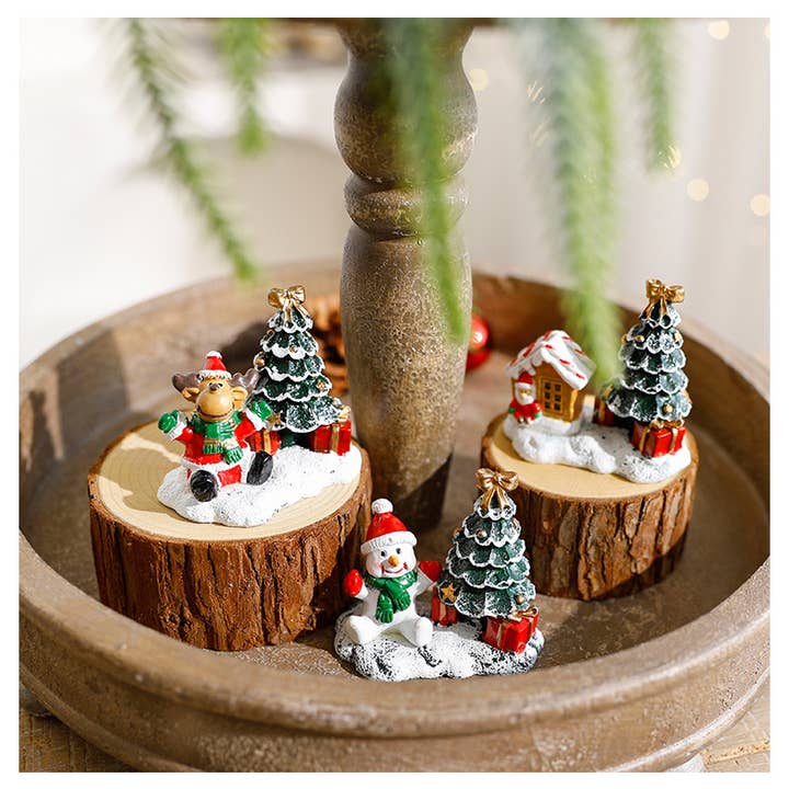 Tourtiwi - Wholesale Christmas Decoration - Festive Christmas Tree Miniature Resin Winter Decorations3
