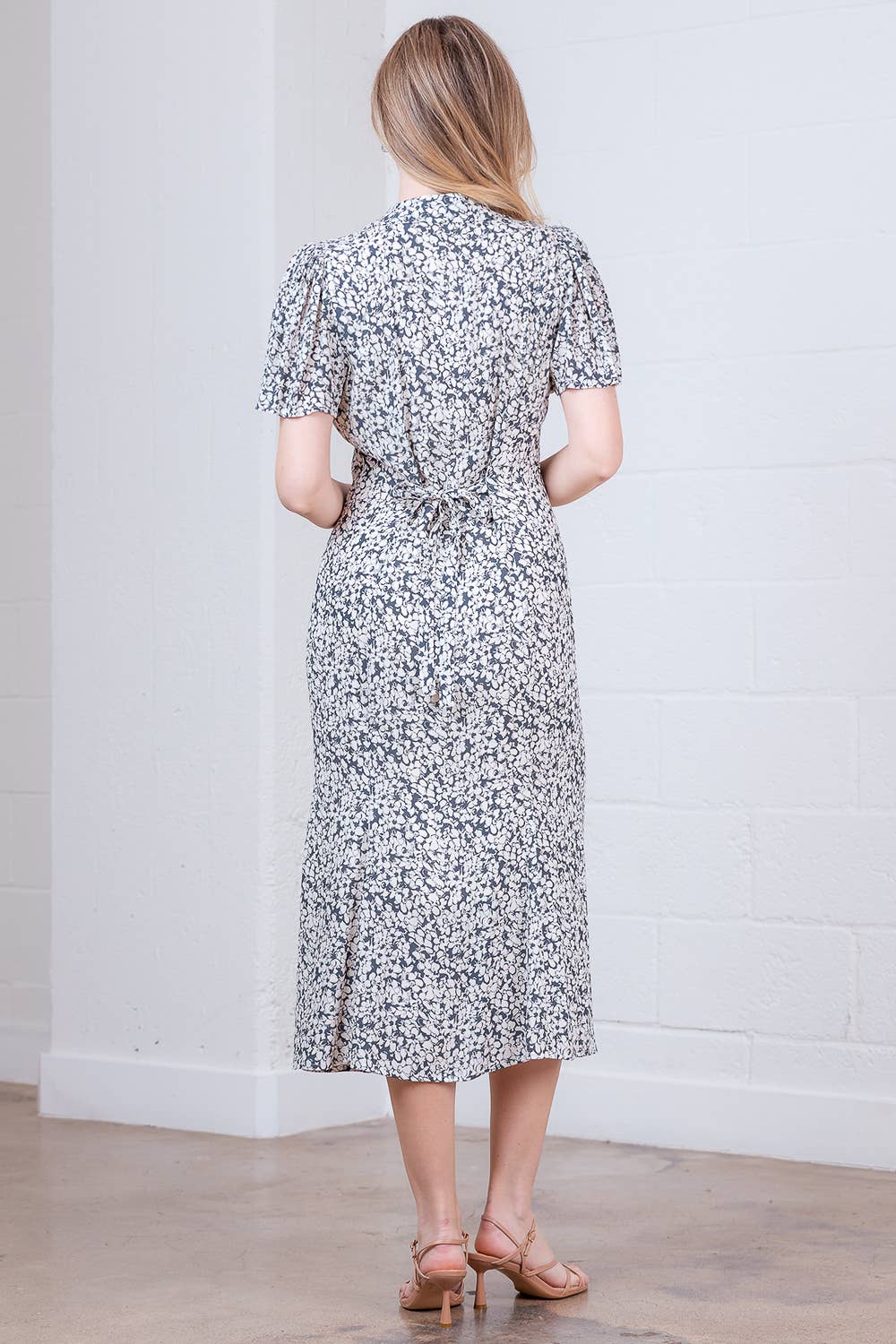 BLAU MULTI SD84336T-KURZÄRMLIGES HEMDKLEID MIT KRAGEN UND KNOPFLEISTE IN MIDI-LÄNGE für den Großhandel auf Faire4