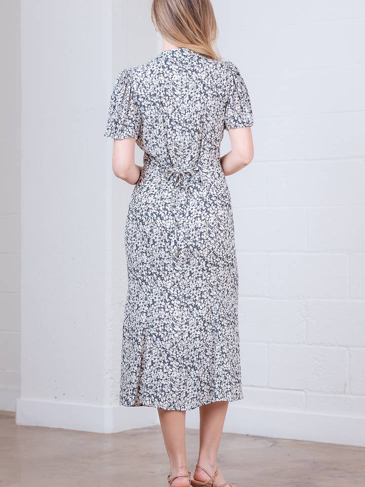 BLU MULTI SD84336T-VESTITO MIDI CON COLLETTO, MANICHE CORTE E BOTTONI in vendita all'ingrosso su Faire4