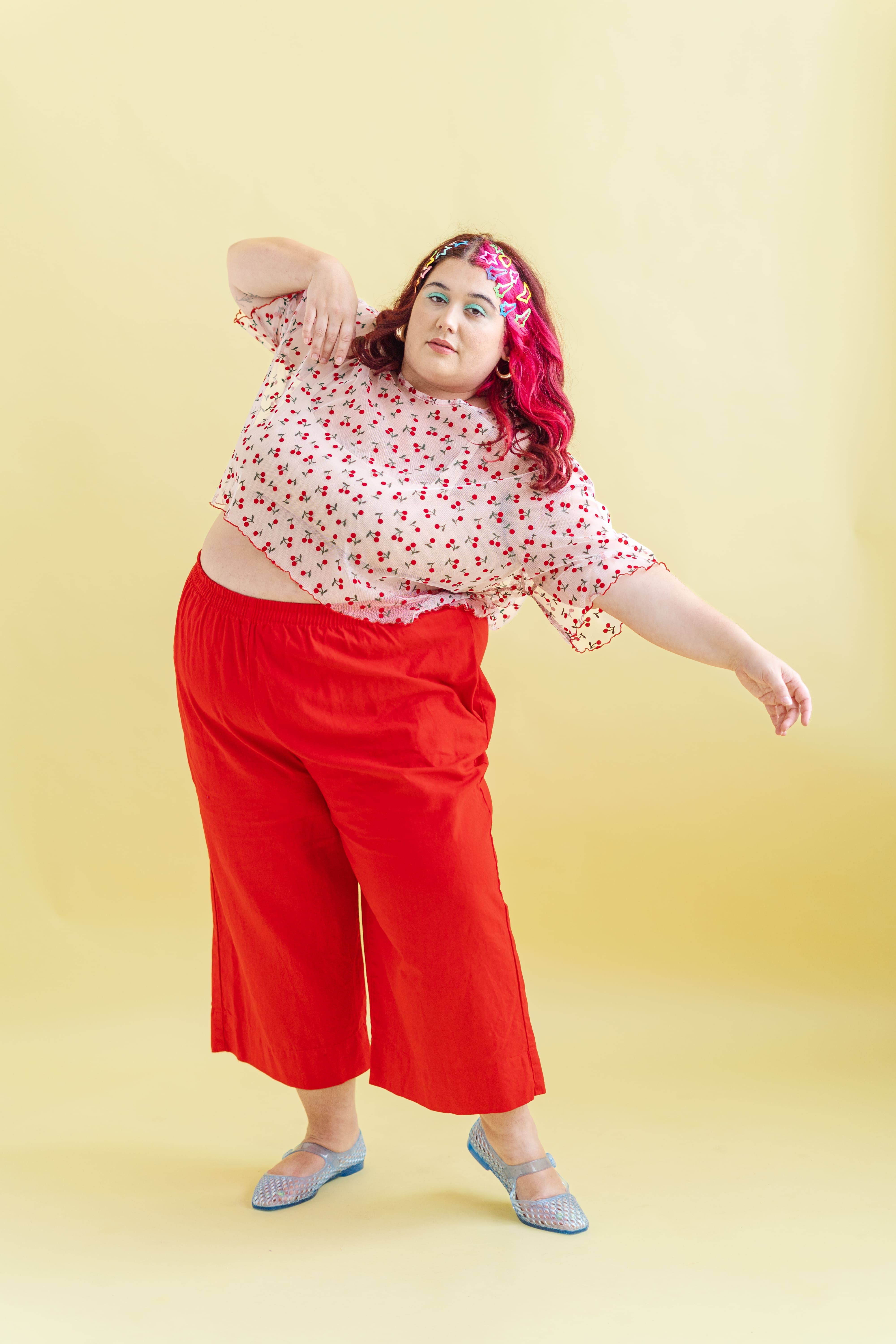 Nettle Studios – Blusa - Mulher por atacado – Blusa de Camadas em Malha de Cereja para Mulher Tamanho Grande Inclusivo6