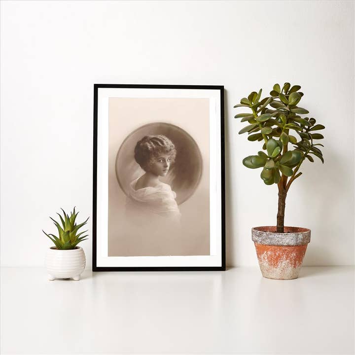 Found Image Press – wholesale Art print – Art Print KF-306 Girl with Marcelled Hair in Cameo