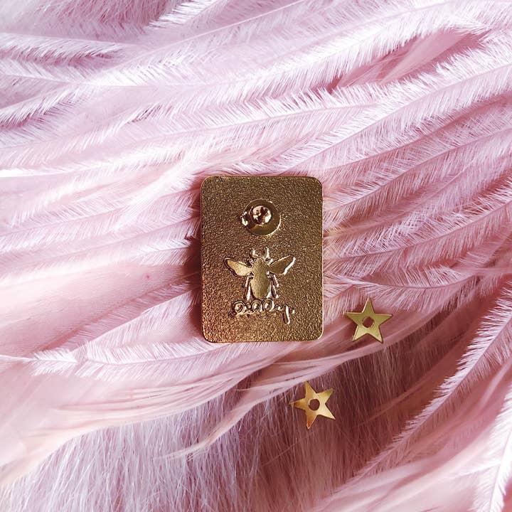 Lilly Baik - Wholesale Lapel pin/button - Queen of Hearts Playing Card Enamel Pin3