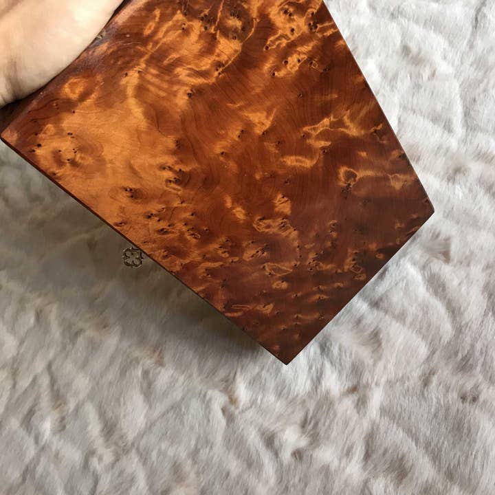 Boîte à bijoux marocaine avec serrure, design luxueux en bois de thuya, idée cadeau, boîte à bijoux en bois de thuya de haute qualité avec clé, arbre de thuya, cadeau pour fille pour la vente par AtlasPerles