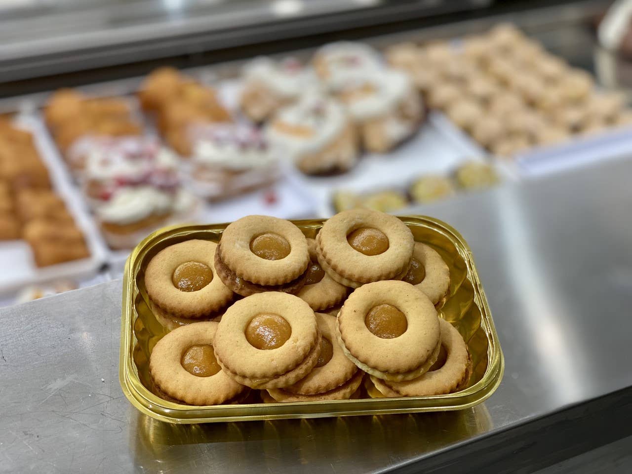 Pasticceria Mokador f.lli Sclafani - Vente Biscuits - Biscuits à l'œil de confiture d'abricot2