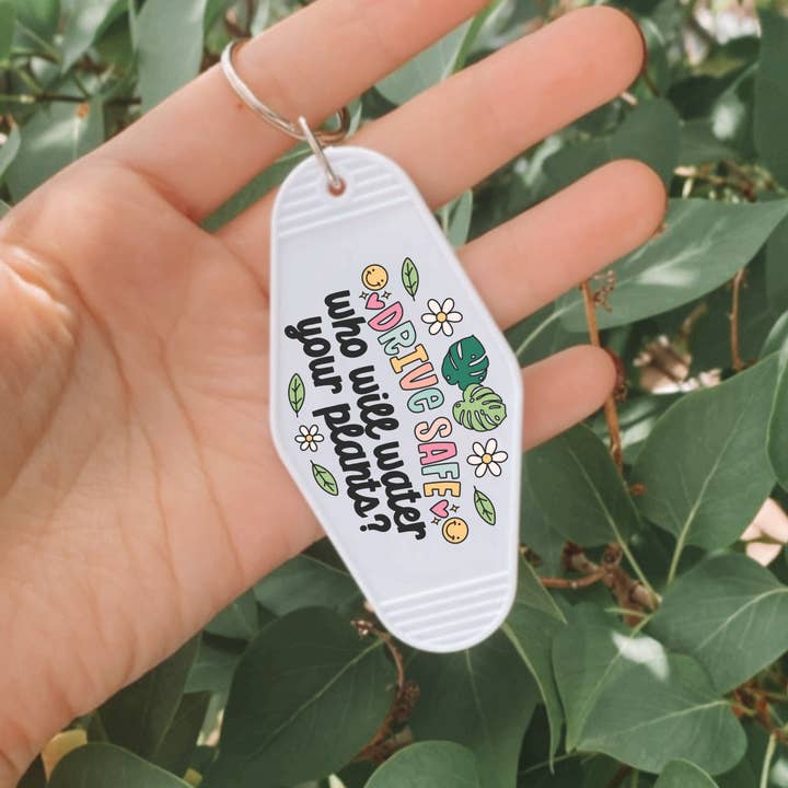Rijd Veilig Plantenliefhebber Motel Sleutelhanger, Plantwinkel Cadeaus voor wholesale door The Vinyl Rose