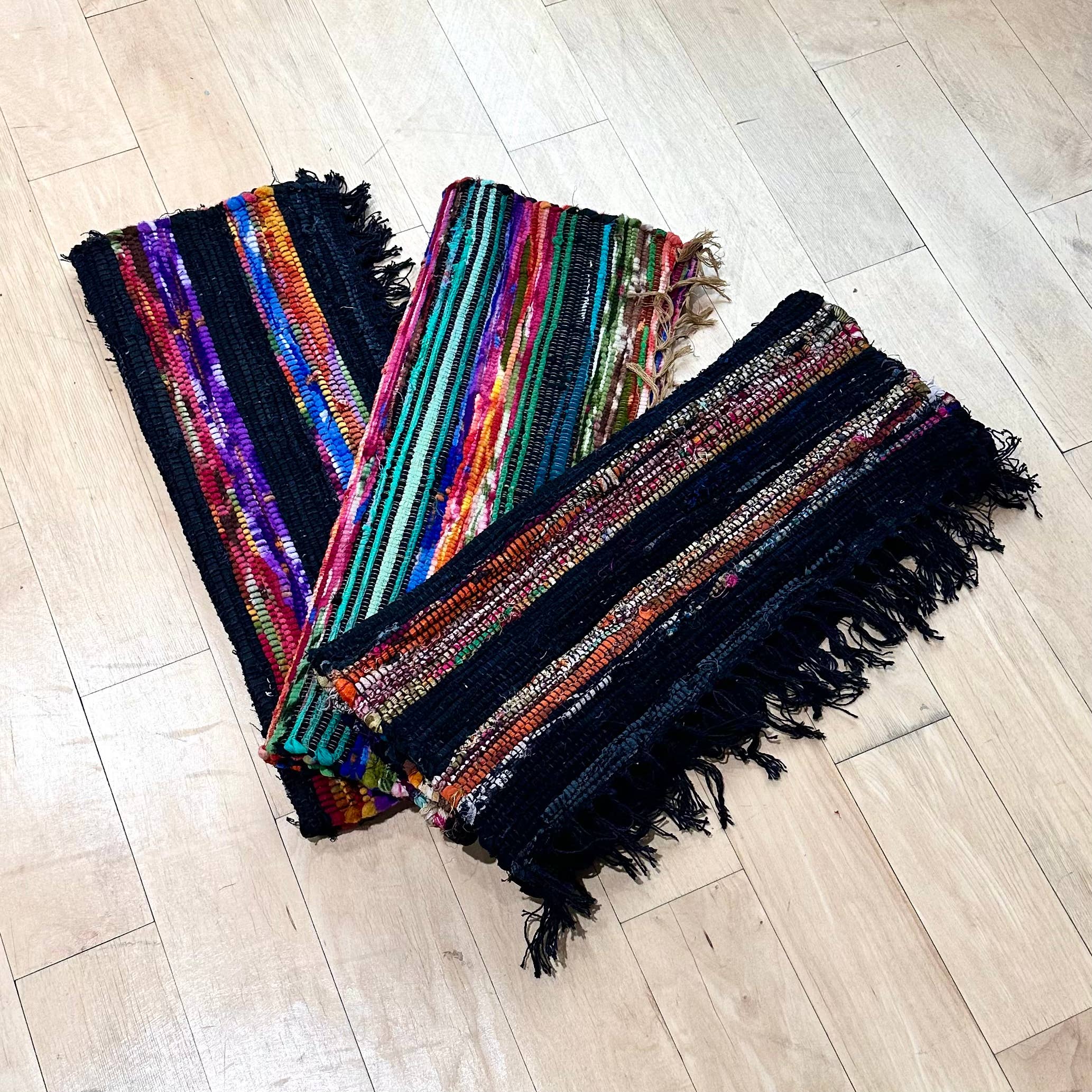 India Handicrafts Inc - Venta al por mayor Alfombra pequeña - Surtido de alfombras coloridas 34