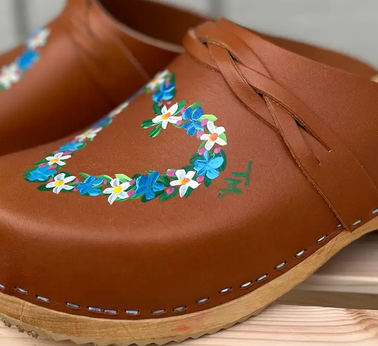 Tessa & Mimmi Clogs of Sweden - Wholesale Clogs - Women's - Suntanned Flower Heart Clogs3