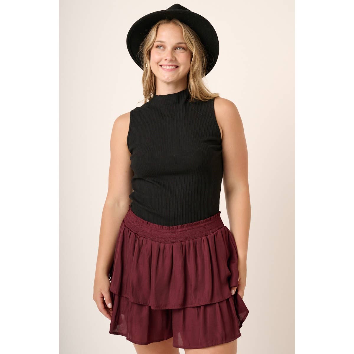 mittoshop – Großhandel Strickoberteil – Damen – J14529PL - PLUS ÄRMELLOSES TOP AUS RIPPSTRICK MIT SCHNITTKANTE UND STEHKRAGEN0