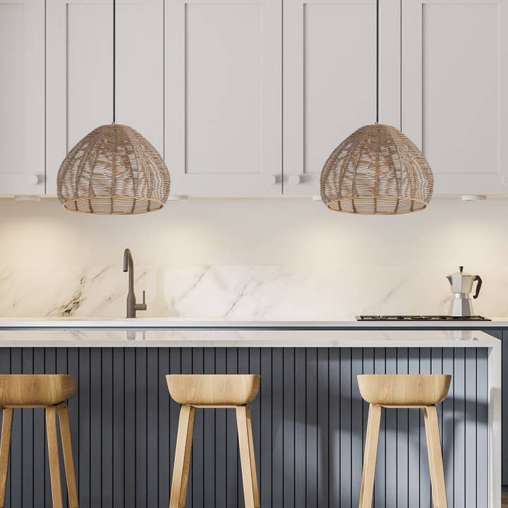 River of Goods - Vente Lustre/Suspension - Luminaire suspendu Gloriana en rotin tissé de 12,75 po de hauteur avec abat-jour en forme de tulipe