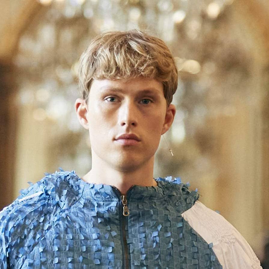 ZOE HOOP – wholesale Hängande örhängen – Örhänge kille: The Shepherd's Cross earring6