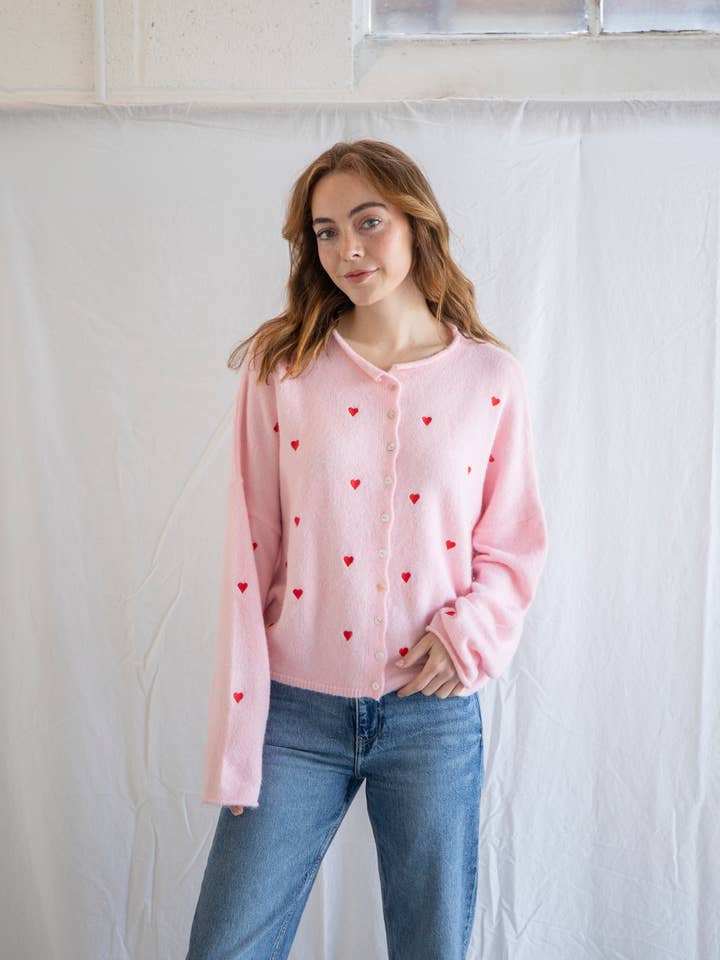 Piper Cardigan - Hjerter (Udvidet Størrelsesudvalg) for engroshandel hos Things Between