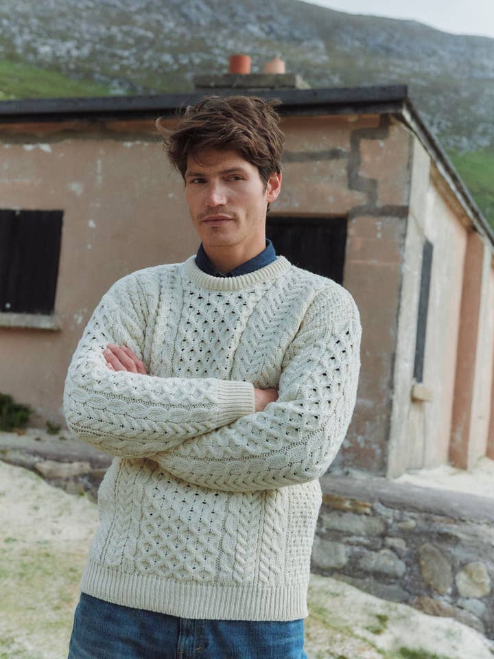 Chandail Aran Inisheer Traditional pour homme - Crème pour la vente par Aran Woollen Mills