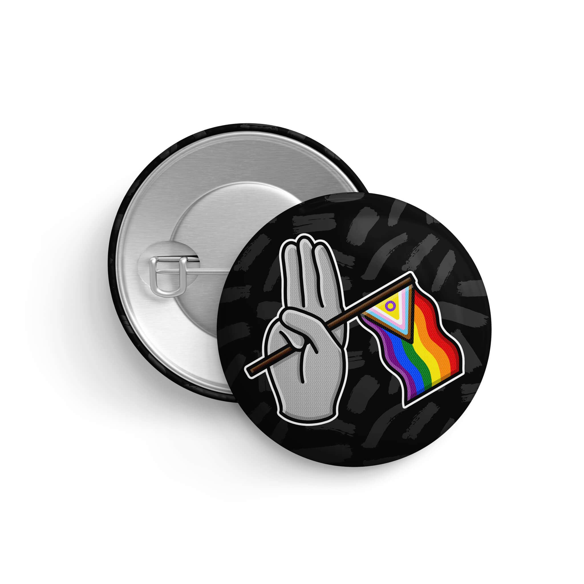 That Queer Card Co – Großhandel Anstecker/Button – Fortschrittsflagge mit Drei-Finger-Gruß | Stolz-Pin-Button-Abzeichen