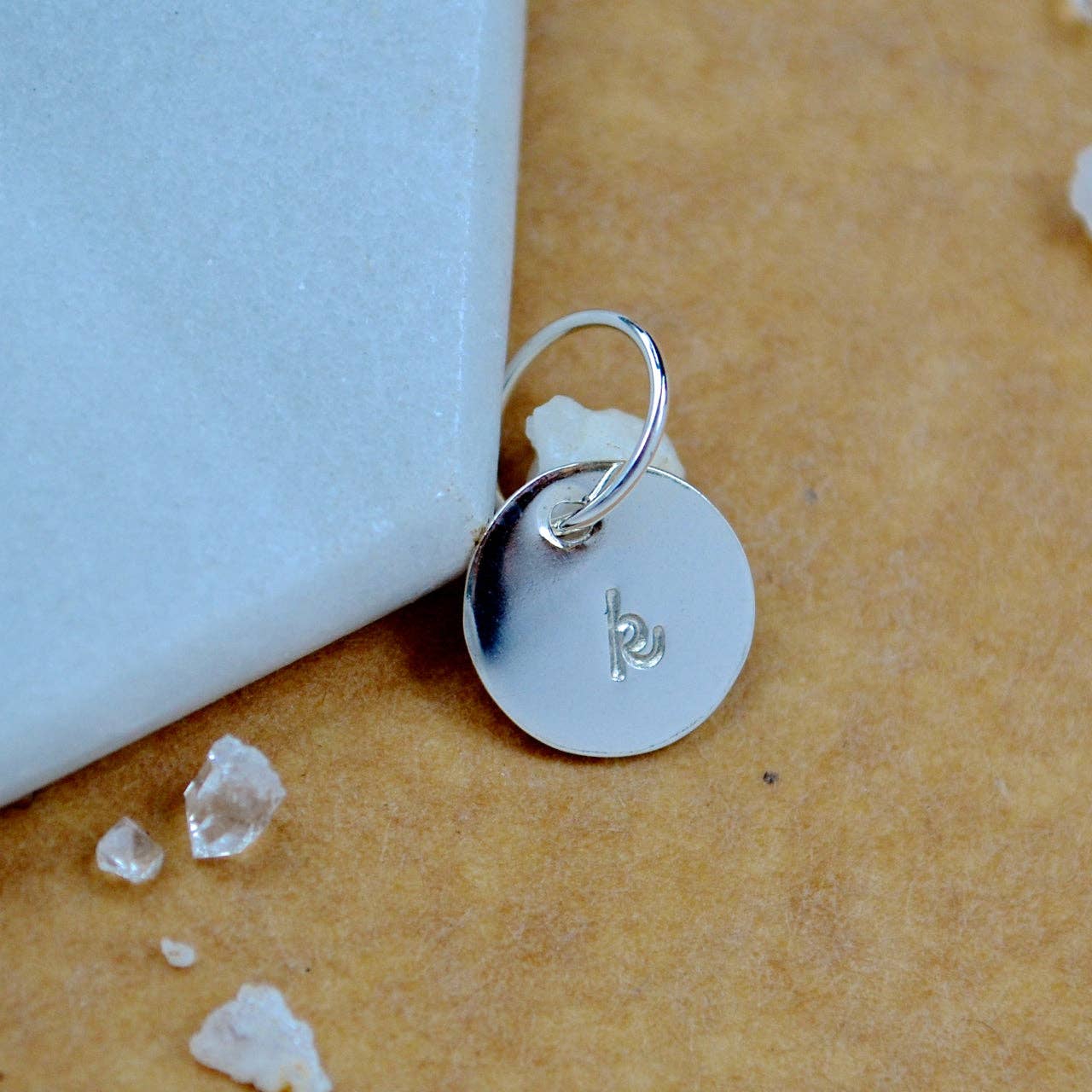 Foamy Wader - Venta al por mayor Abalorios/colgantes individuales - Set de abalorios con letra cursiva en minúscula, con letra cursiva, triple metal40