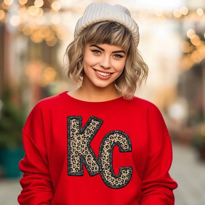 KC Leopard met ronde hals en imitatieborduursel voor wholesale door Farmtown Printing Company