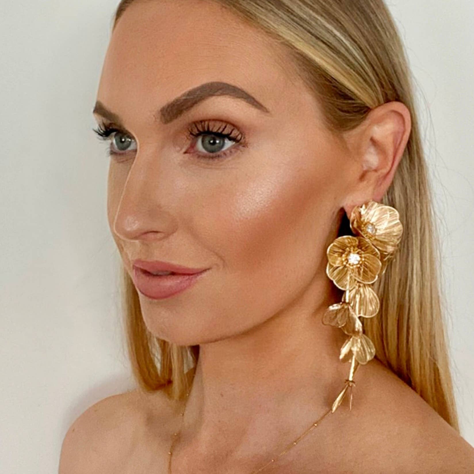 Nicholls Jewellery – wholesale Dangle earrings – Gold Flower Statement Earrings- Lightweight Waterfall Design1