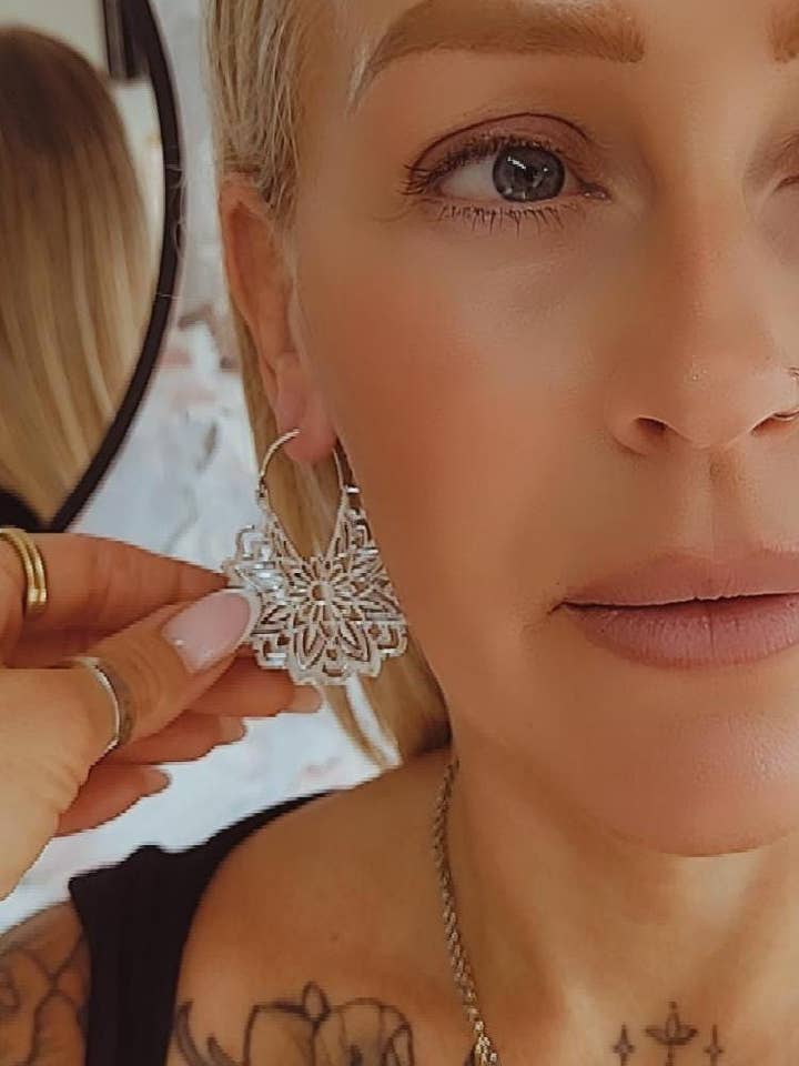 Orecchini Mandala Fiore d'Argento: Gioielli Floreali Boho per la vendita all'ingrosso da parte di Laboheme