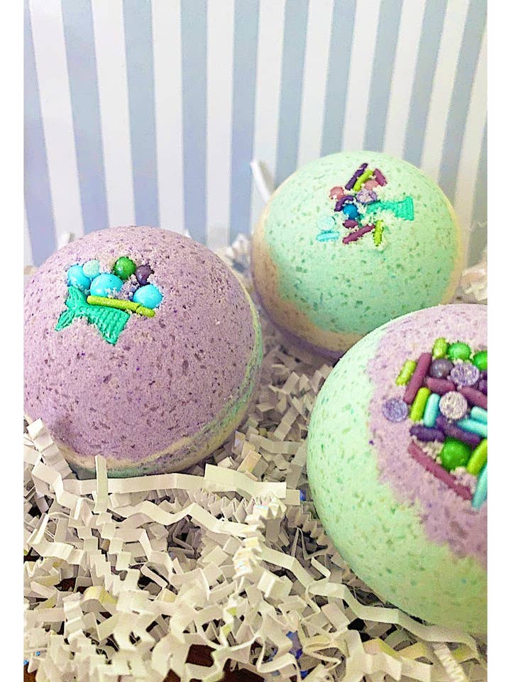 Round Bath Bombs for wholesale by Mandatory Me Time