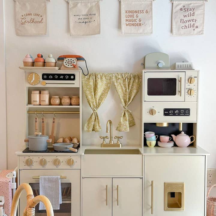 Cherrypick - Wholesale Sign - Long Live Girlhood Canvas Hang Sign - Canvas Banner Decor8