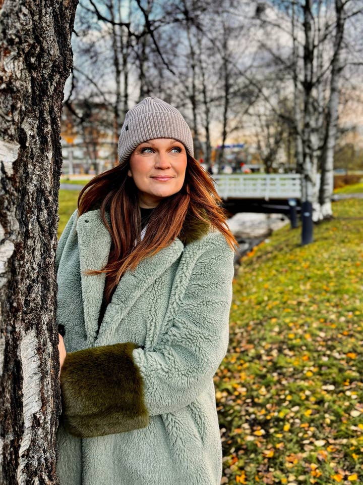 Vaara Merino Beanie in Greige für den Großhandel von RAGS Fashion