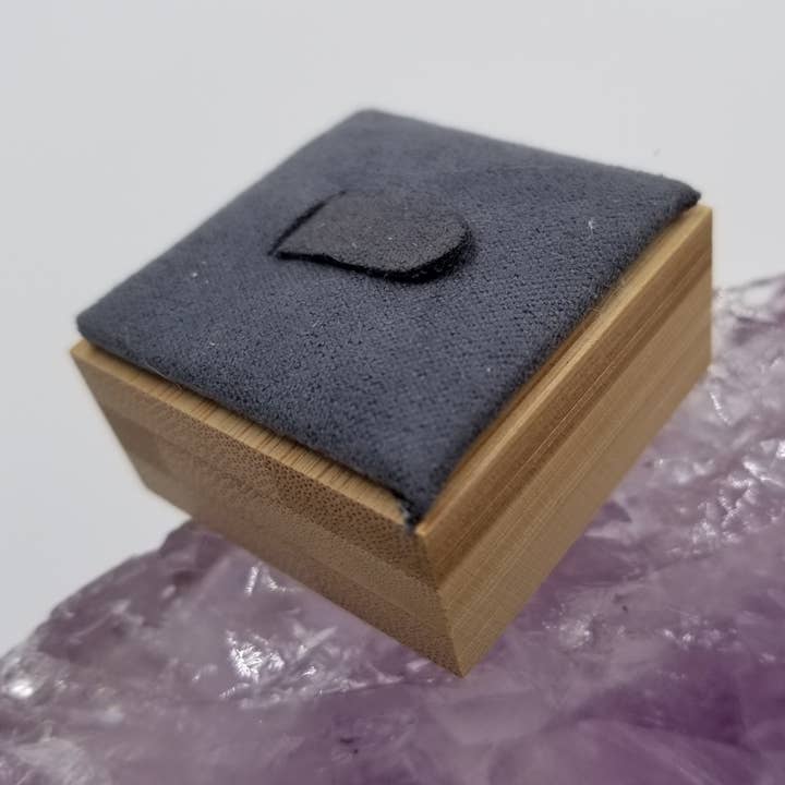 Displaystandaard met houten ring voor wholesale door magnolia jewelry