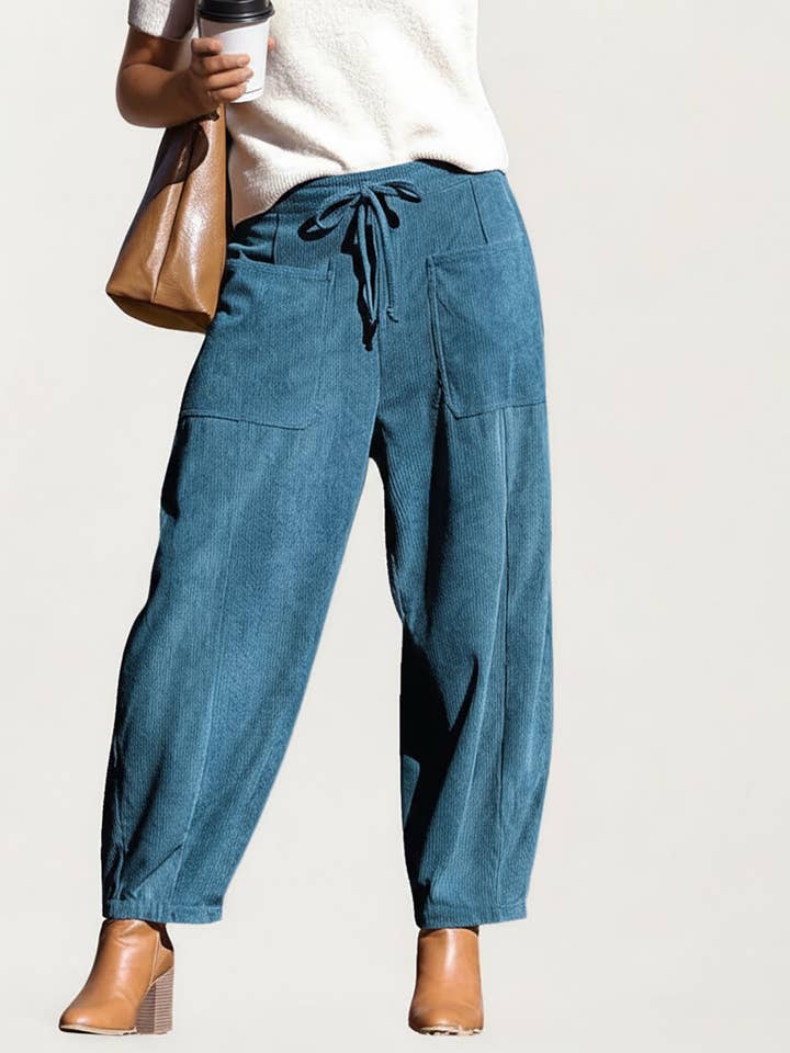 Pantalon à taille haute avec cordon de serrage, coupe décontractée et poches avant plaquées. pour la vente par Anna Kaci Wholesale