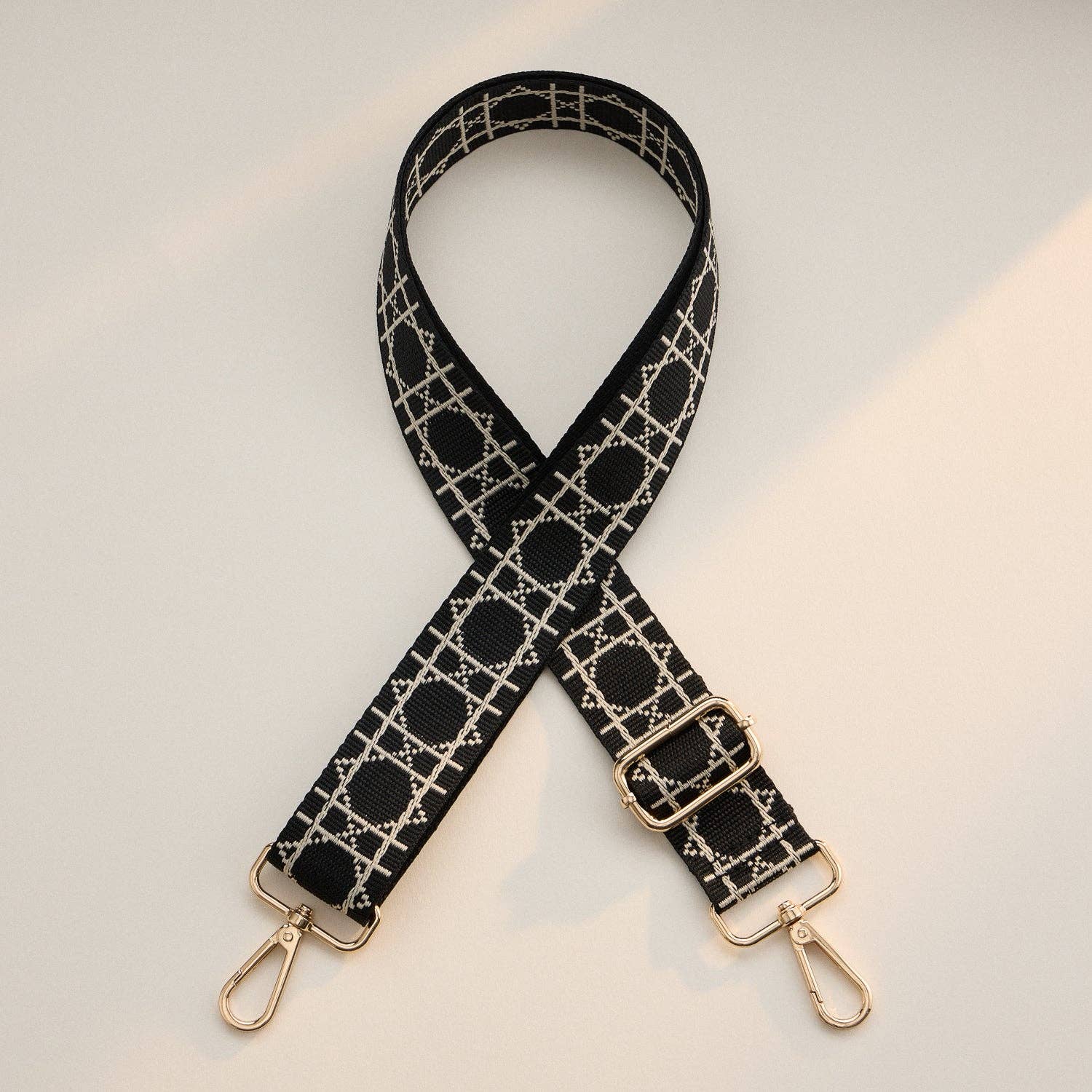 Lilla Haven - Wholesale Crossbody Bag - Women's - Neoprene Tumbler Crossbody Bag with Strap1