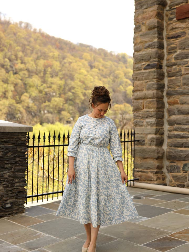 Ada Faye - Wholesale Jurk - Dames - Ada Faye Evelyn Jurk - Lichtblauw | Pre-order Verzending Verwachte Leverdatum 20/89